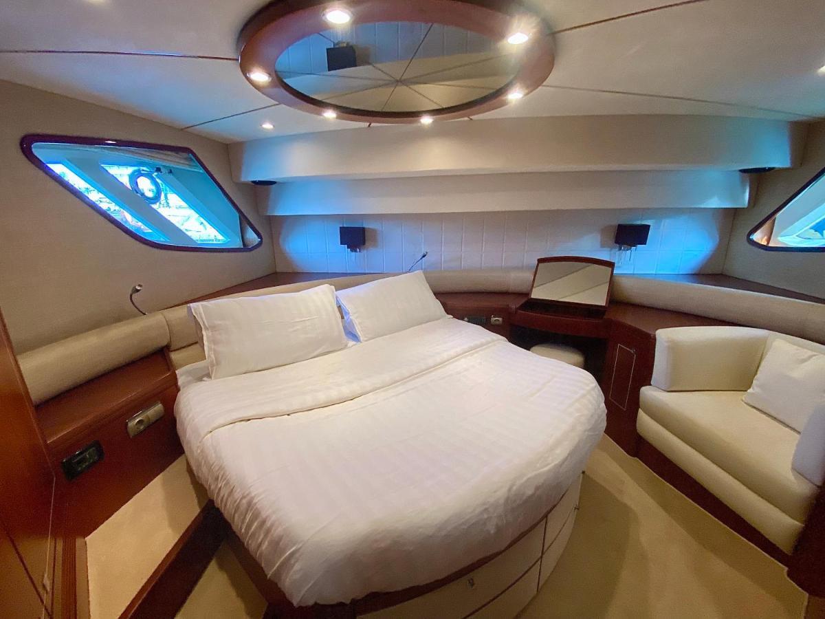 圣阿德里安-德贝索斯 Yacht In Barcelona酒店 外观 照片
