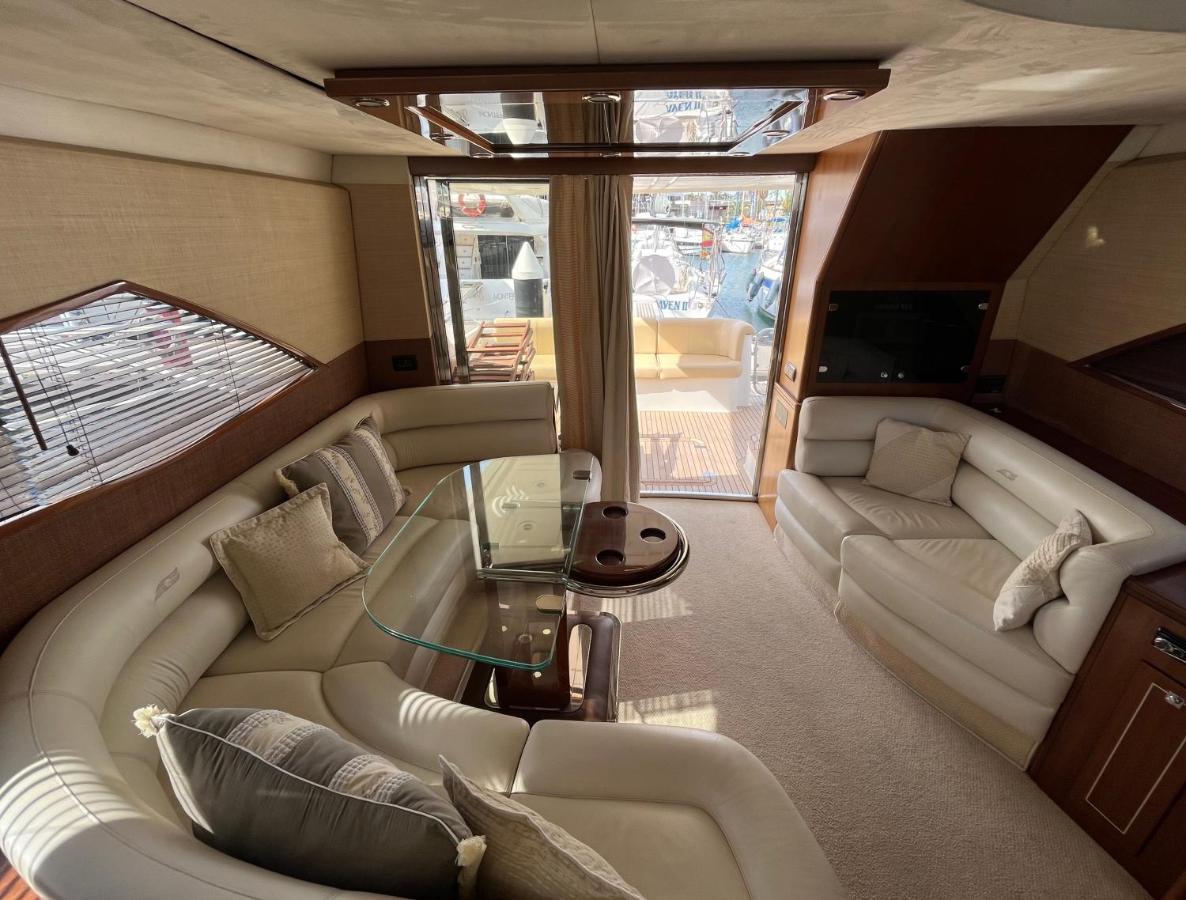 圣阿德里安-德贝索斯 Yacht In Barcelona酒店 外观 照片