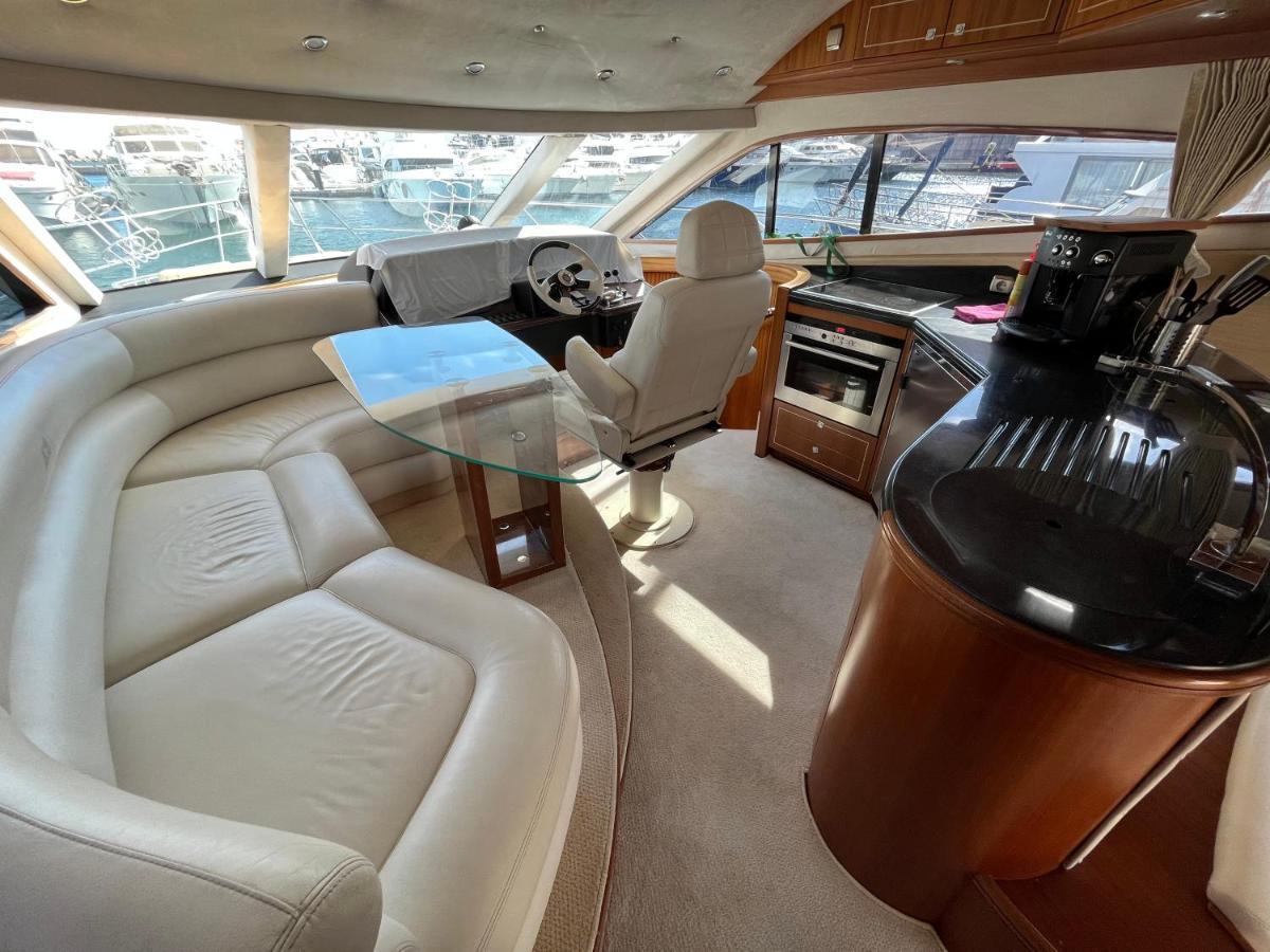 圣阿德里安-德贝索斯 Yacht In Barcelona酒店 外观 照片