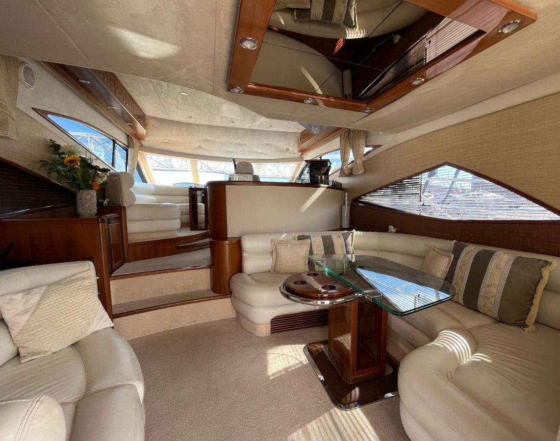 圣阿德里安-德贝索斯 Yacht In Barcelona酒店 外观 照片